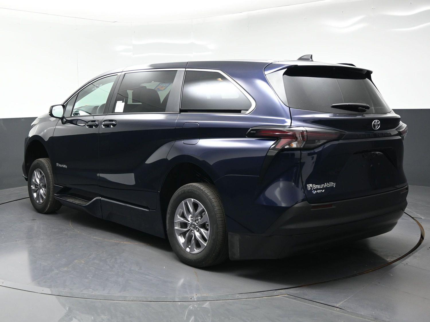New 2026 Toyota Sienna LE