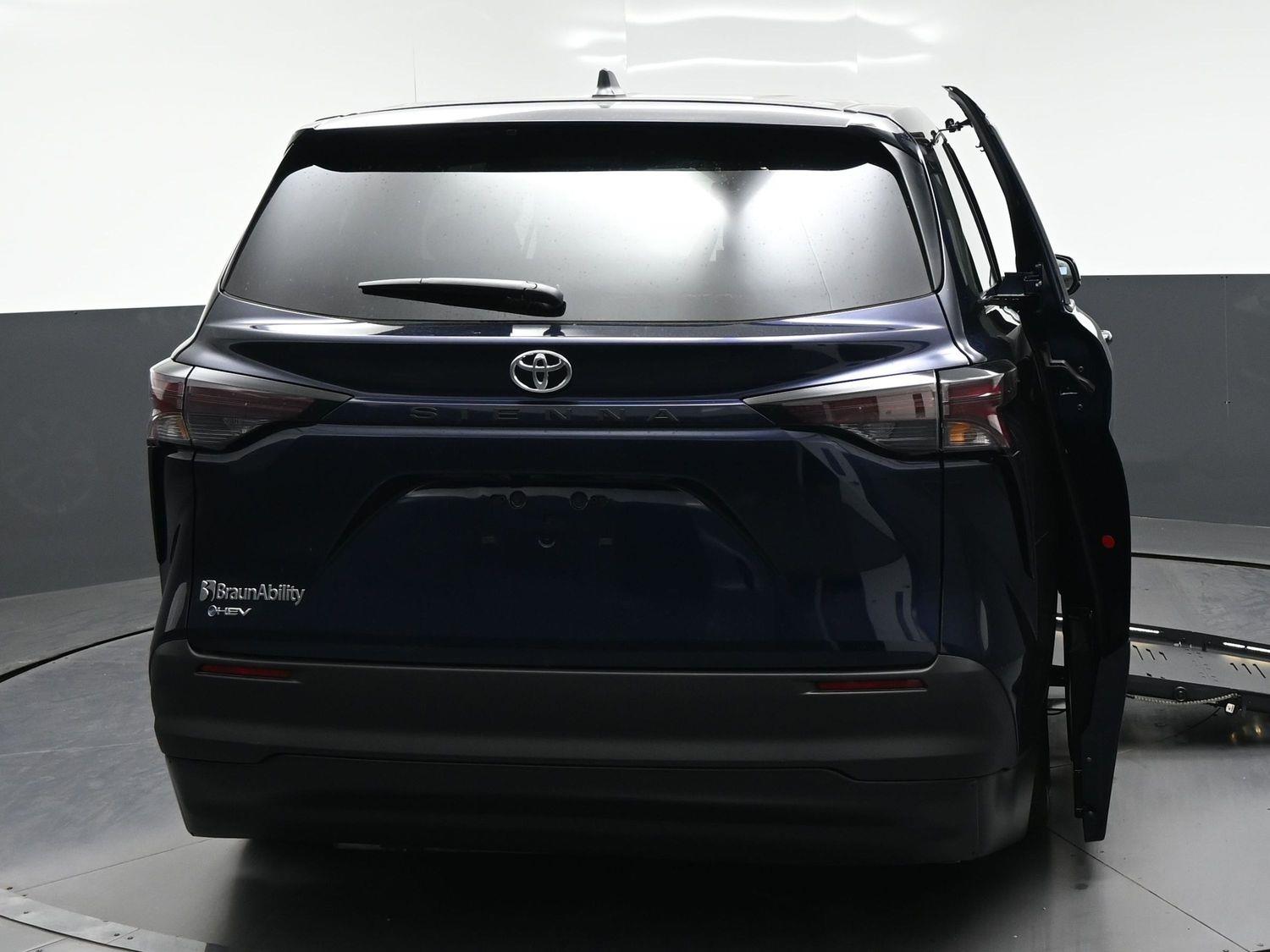 New 2026 Toyota Sienna LE