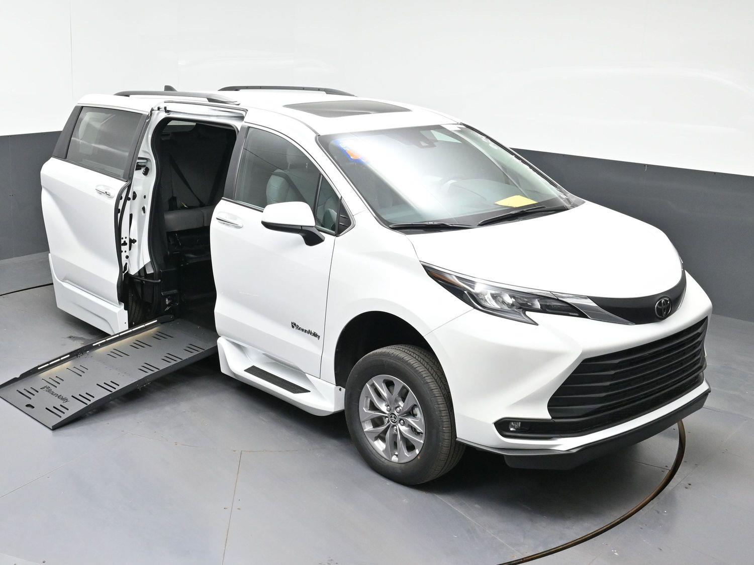 New 2026 Toyota Sienna XLE