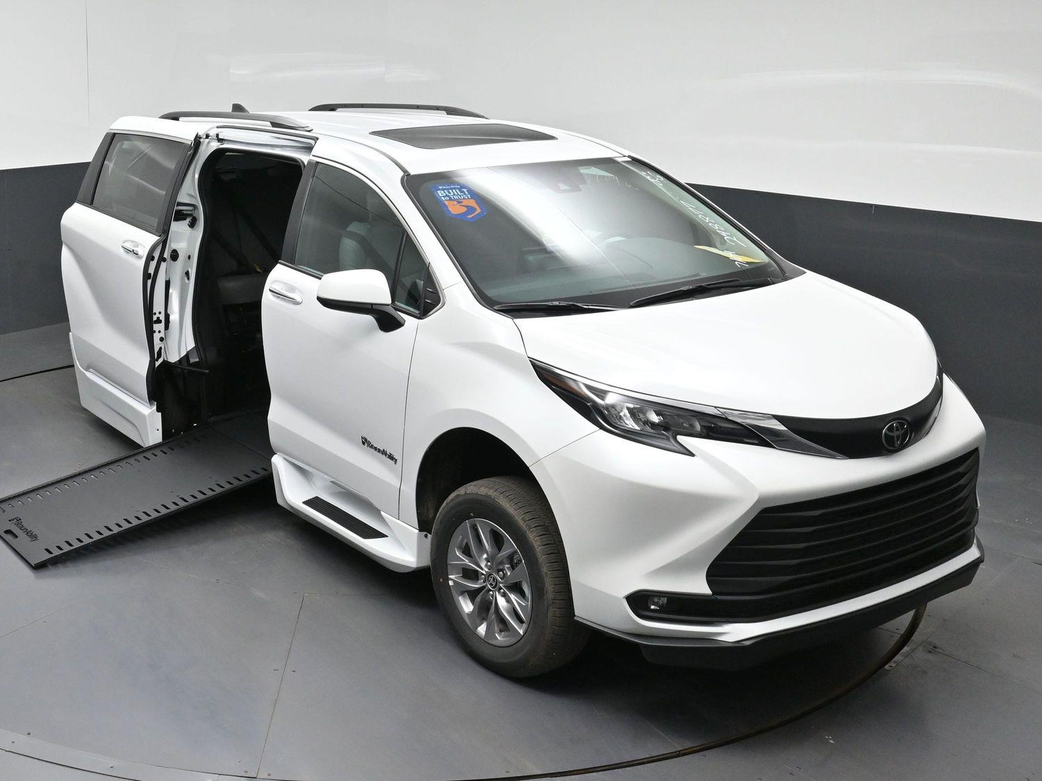 New 2026 Toyota Sienna XLE
